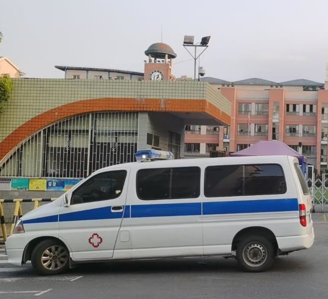 顺河回族救护车出租护送骨折病人一公里多少钱